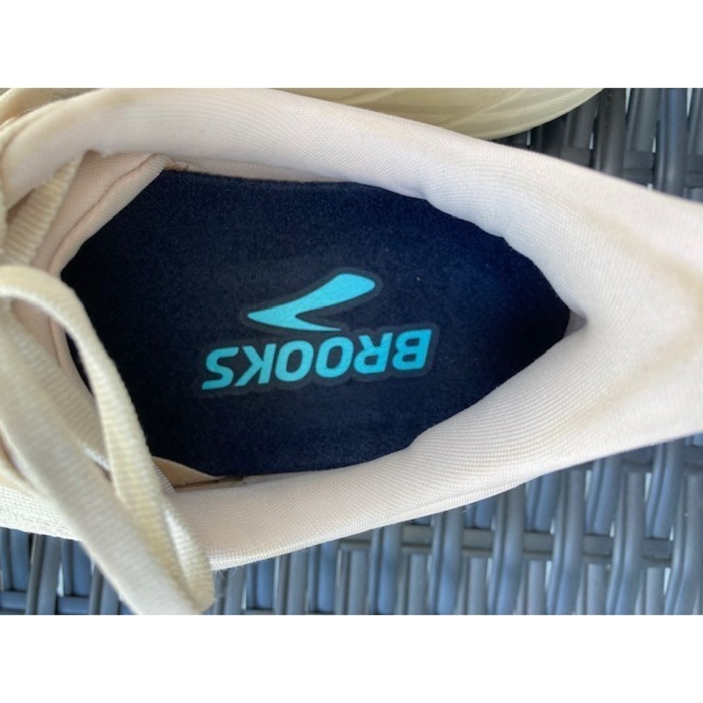 Hoka Womens Arahi 7 Off White Running Shoe 11 Cream Color - Picture 2 of 7